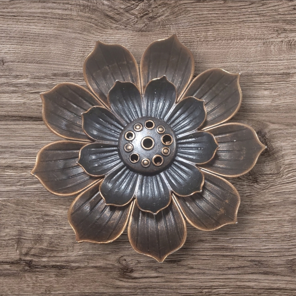 Bronze lotus incense holder